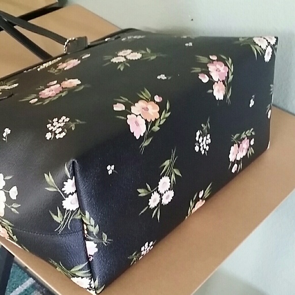 🌷NEW🌼Authentic Coach Daisy Print City Zip Tote🌷 - Picture 8 of 8